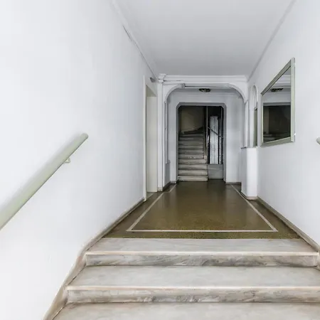 F & B Collection - Frida & Carlo - Flat For 4 *